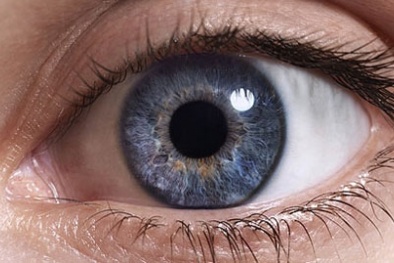 Mắt tiết lộ gì về sức khỏe não bộ?